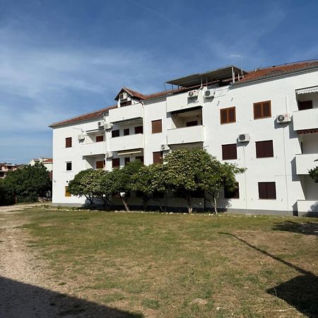 Appartamento Casa Trussardi Pirovac Esterno foto