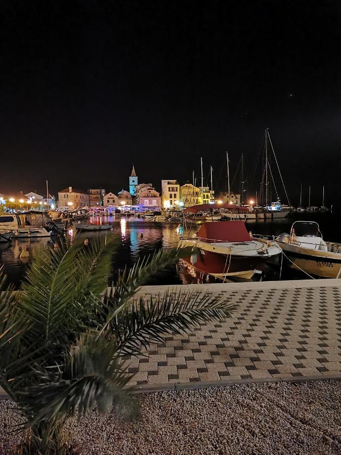 Appartamento Casa Trussardi Pirovac Esterno foto
