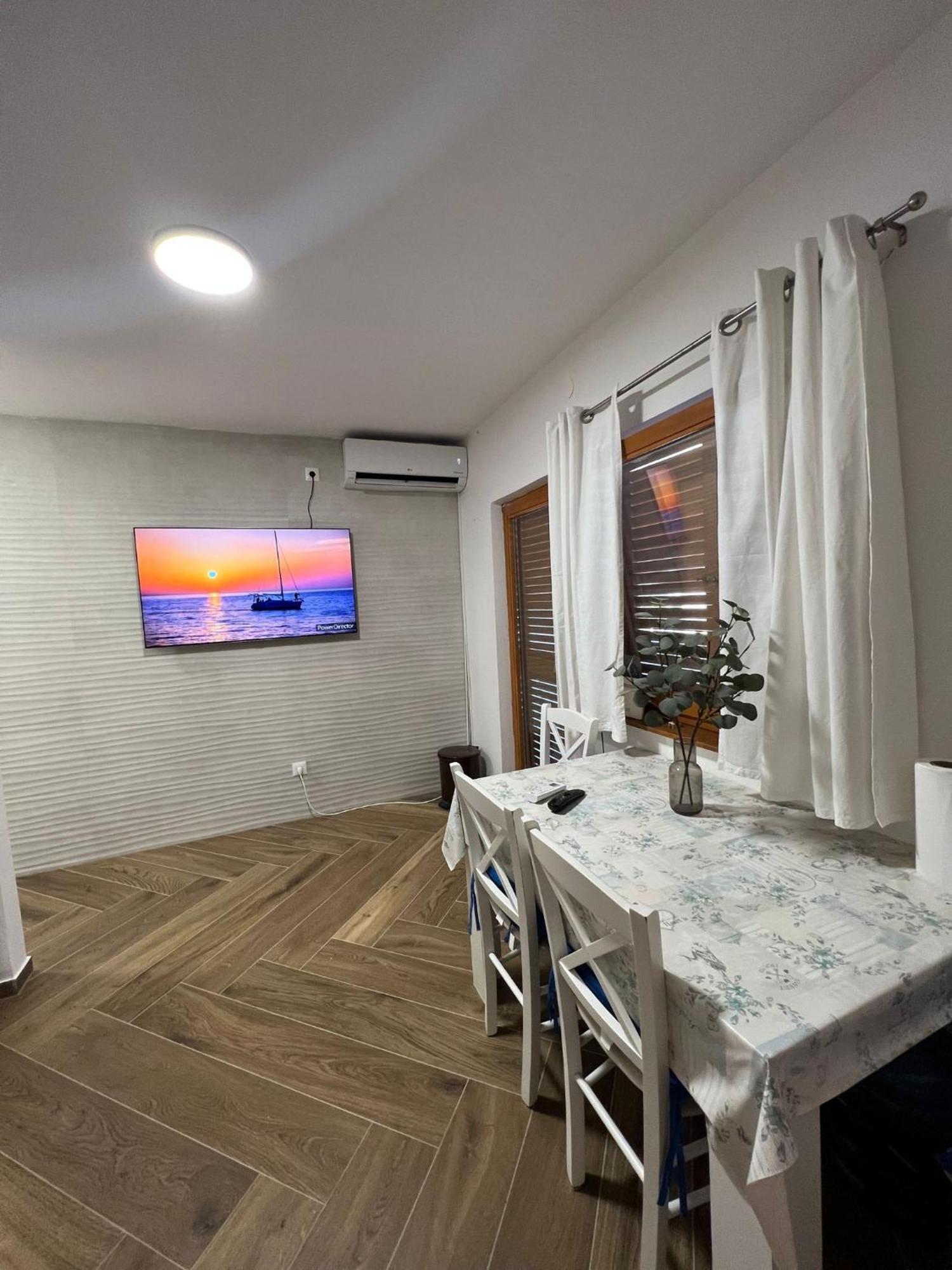 Appartamento Casa Trussardi Pirovac Esterno foto